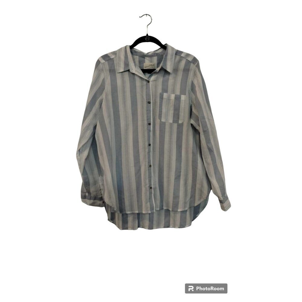 Universal Thread Blue‎ and White Cotton button down